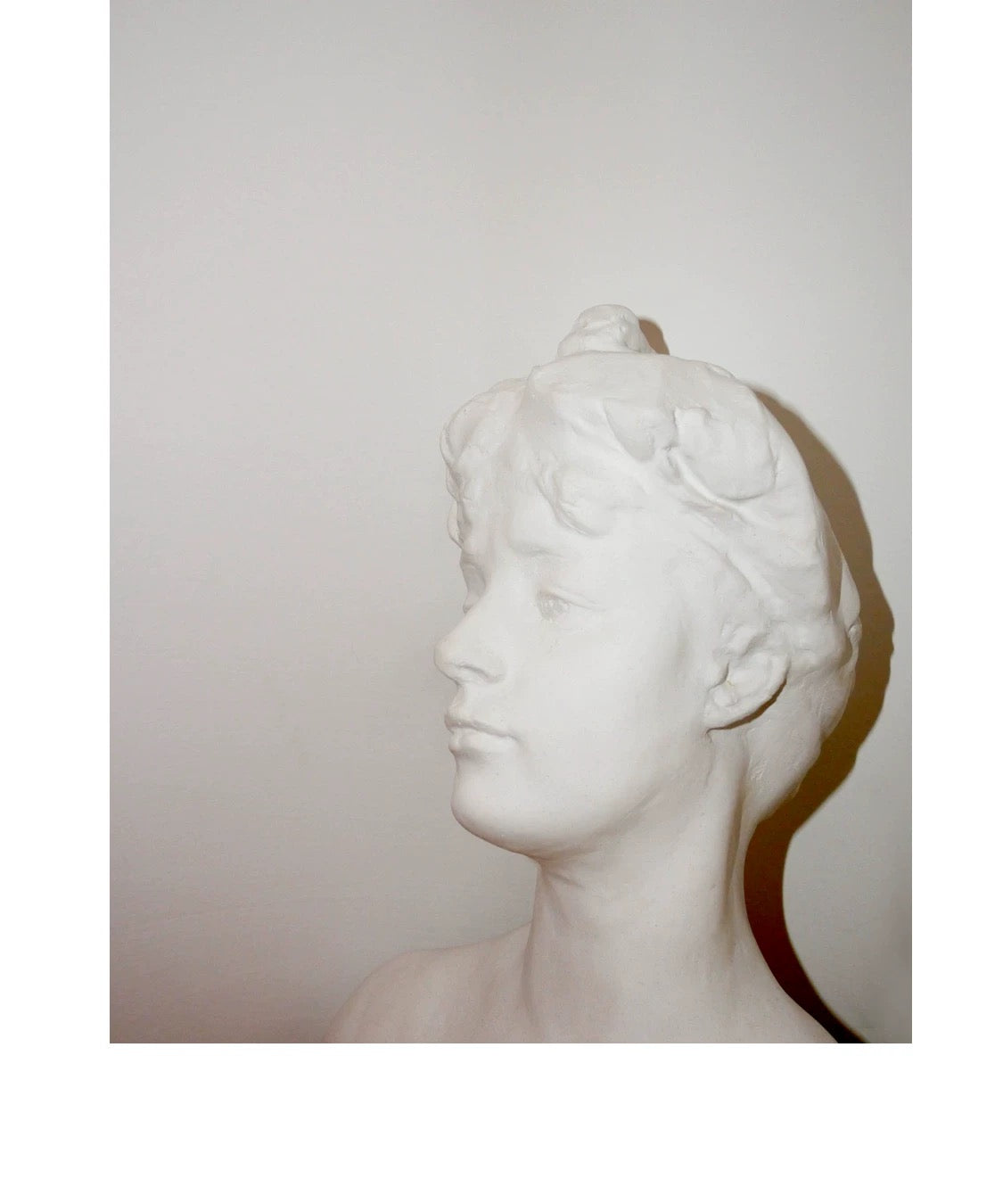 Classical White Bust Sculpture - Handmade Ceramic Statue, Greco-Roman Inspired Decorative Art for Modern Interiors (20x10x24cm)