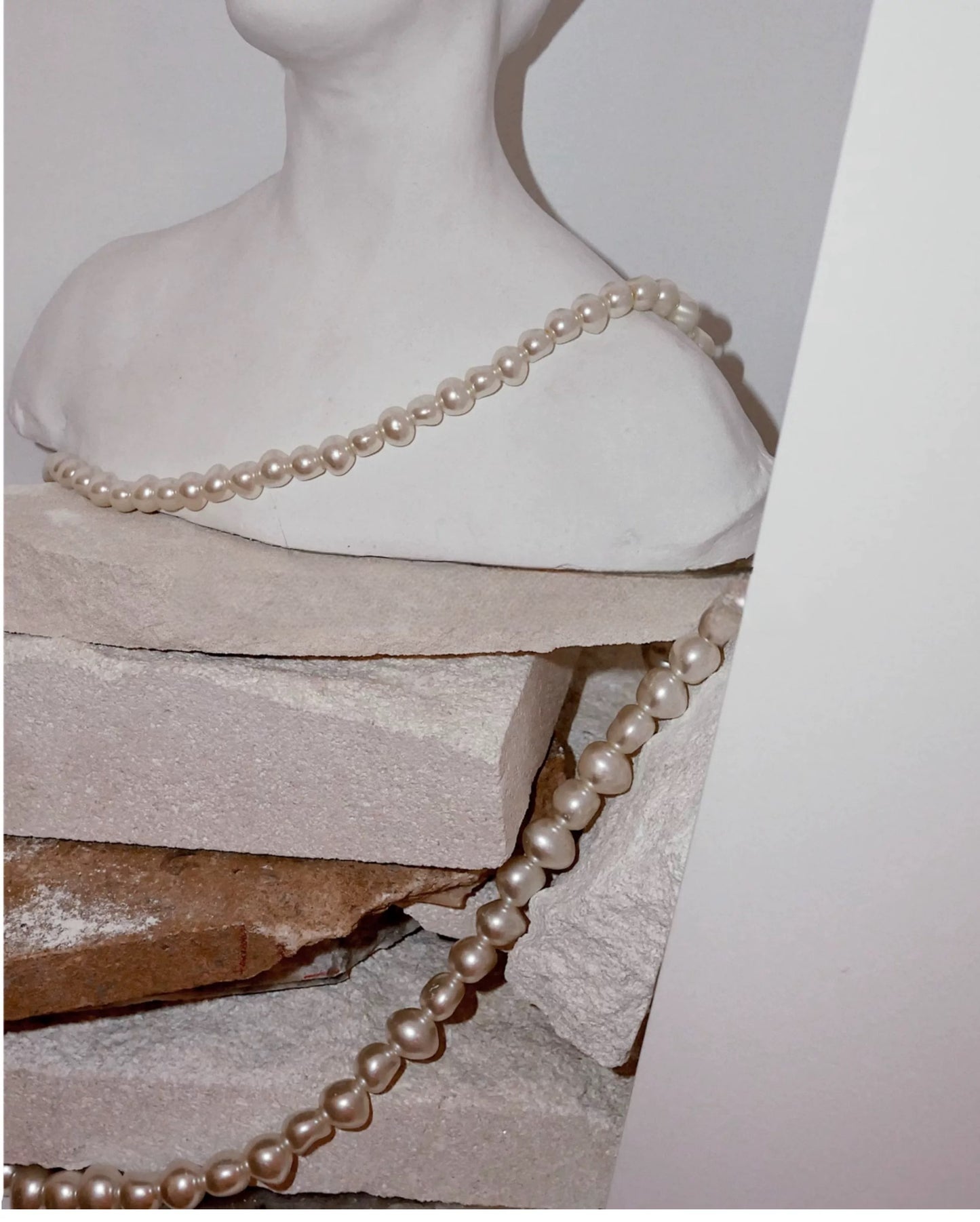 Classical White Bust Sculpture - Handmade Ceramic Statue, Greco-Roman Inspired Decorative Art for Modern Interiors (20x10x24cm)