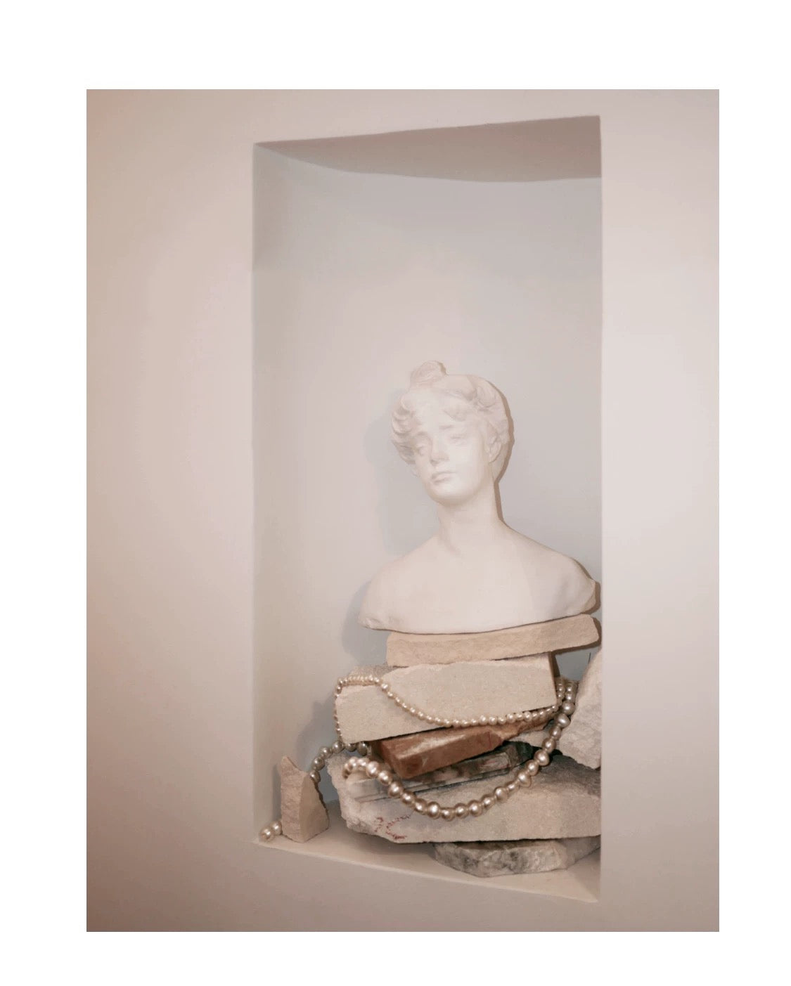 Classical White Bust Sculpture - Handmade Ceramic Statue, Greco-Roman Inspired Decorative Art for Modern Interiors (20x10x24cm)